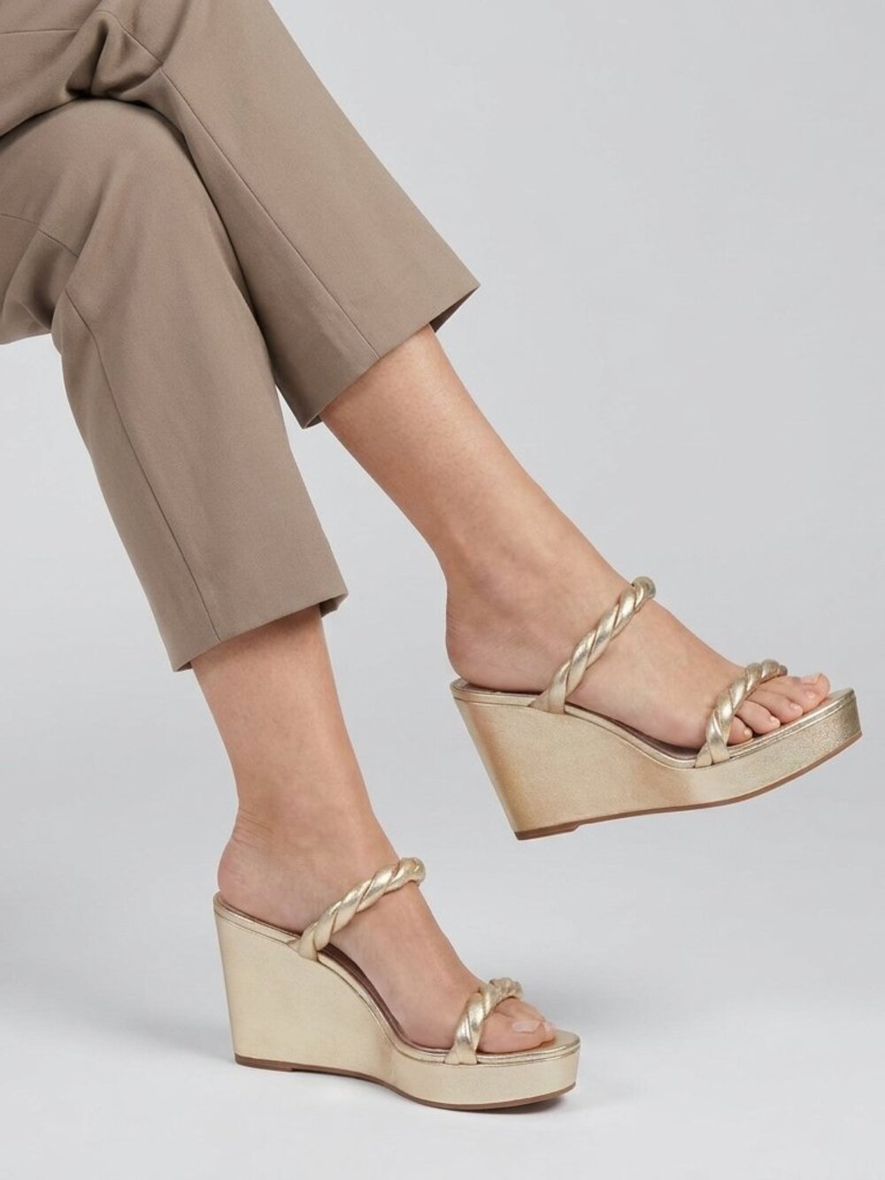 Kate Spade New York Women's Gold Nina Wedge Sandals Size 9B